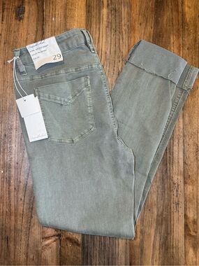 NWT Unpublished Kora Mid Rise Skinny Jeans in Thyme - Size 29‎